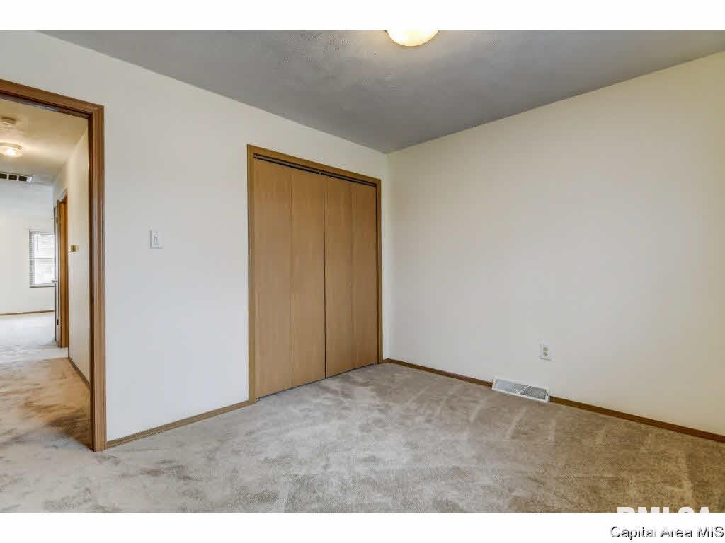 104 West Hawkeye Way Springfield, IL 62707 - Photo 15 of 32