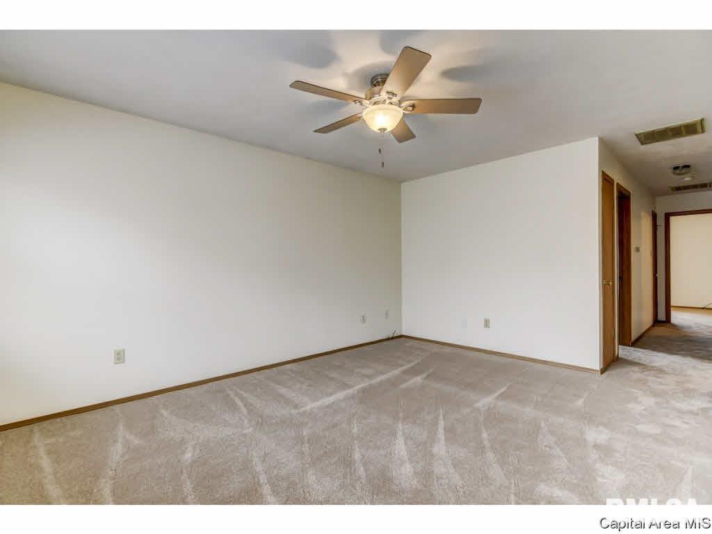 104 West Hawkeye Way Springfield, IL 62707 - Photo 3 of 32