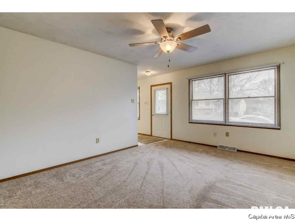 104 West Hawkeye Way Springfield, IL 62707 - Photo 5 of 32