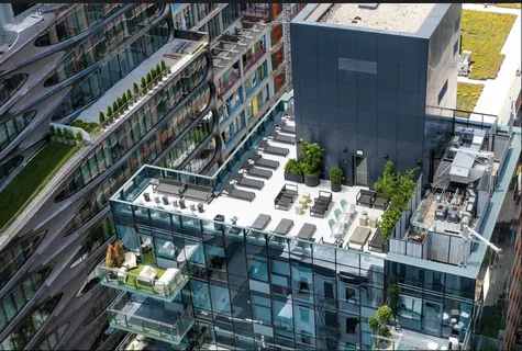 a picture of building with view of street