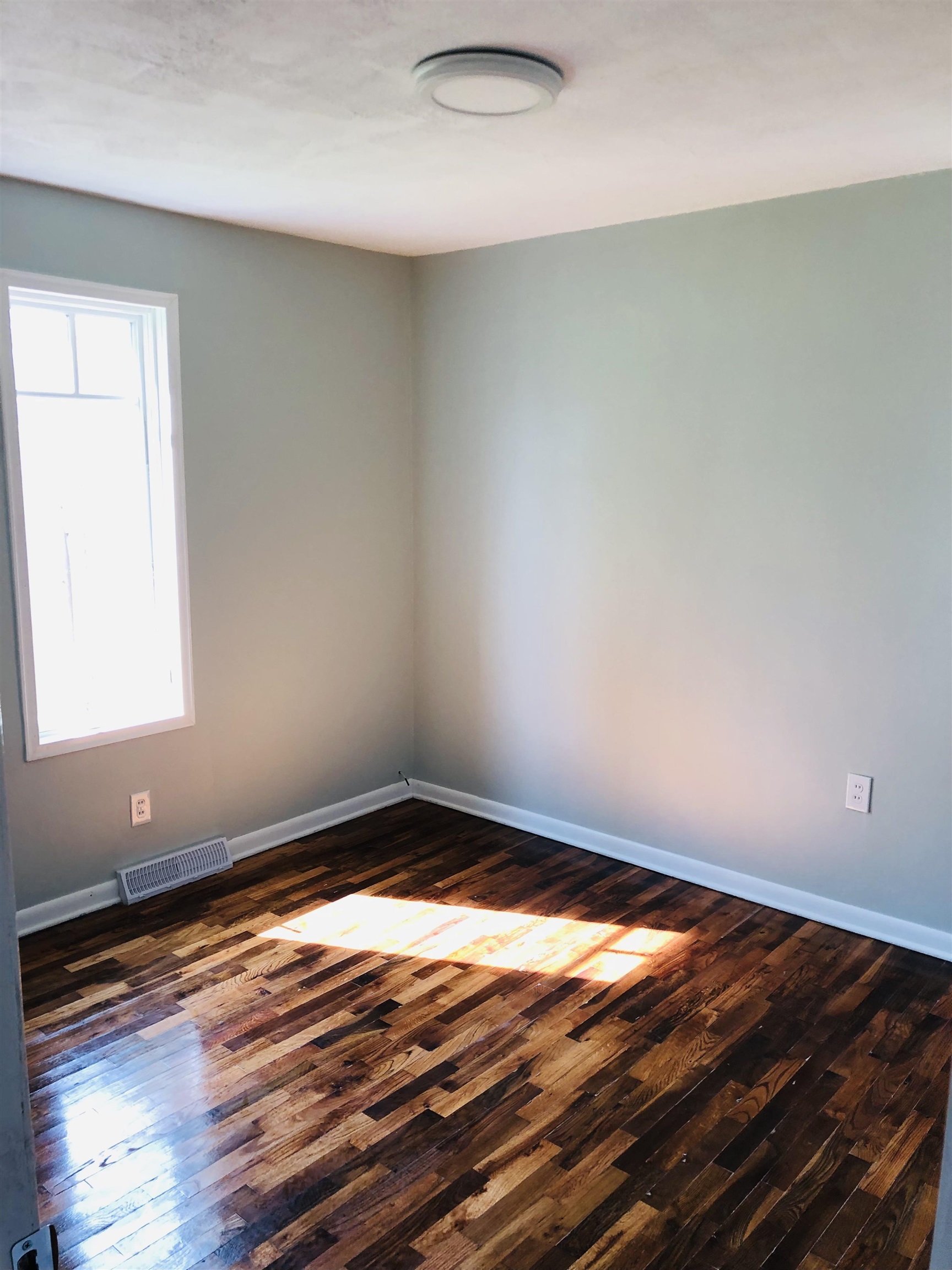 5503 West Carpenter Road Flint, MI 48504 - Photo 14 of 17 50122845-13.JPG