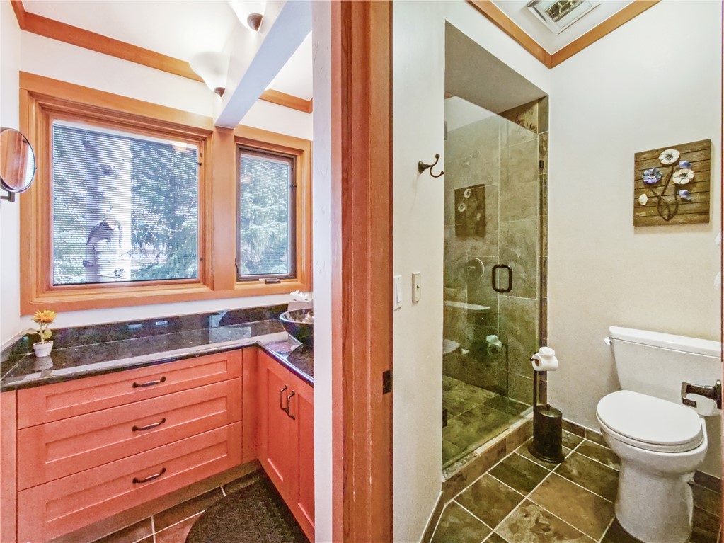 530 Tennis Club Road, Unit 1330 Keystone, CO 80435 - Photo 27 of 35 Main Bathroom