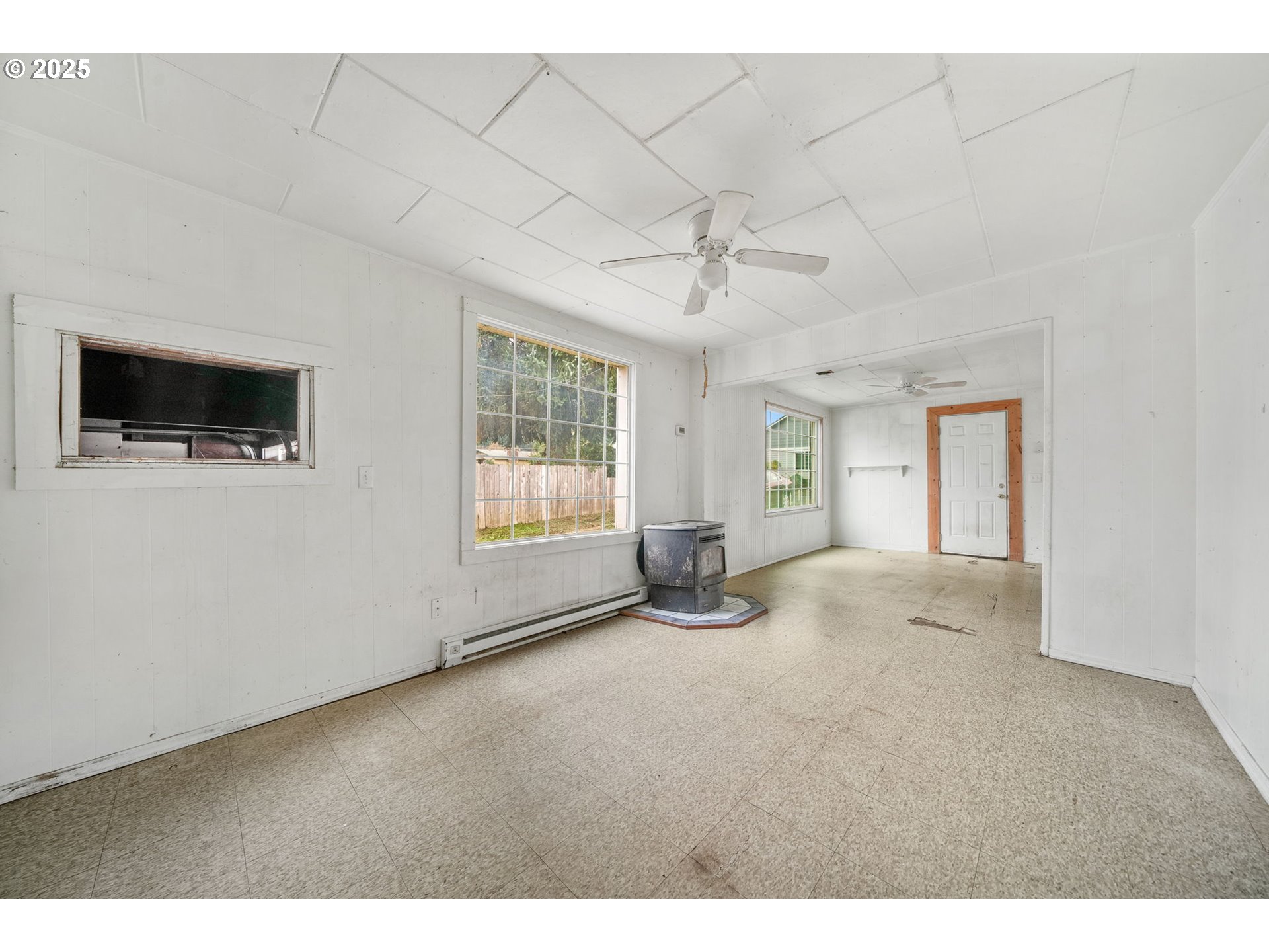 810 Johnson Avenue Cottage Grove, OR 97424 - Photo 4 of 17 a view of an empty room with a window
