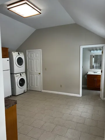 $1,600 | 30 West Street, Unit 2, Middletown, CT 06457