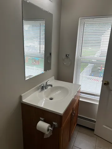 $1,600 | 30 West Street, Unit 2, Middletown, CT 06457