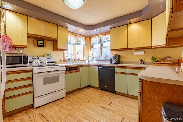 $250,000 | 95 Cook Road, East Aurora, NY 14052