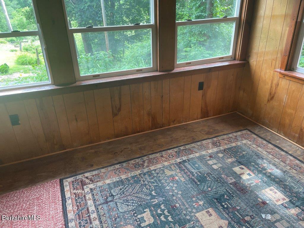 21 Woodleigh Road Pittsfield, MA 01201 - Photo 12 of 27 20260623_192241004_iOS