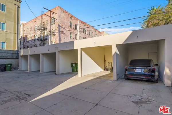 $3,495 | 856 South Gramercy Place, Los Angeles, CA 90005