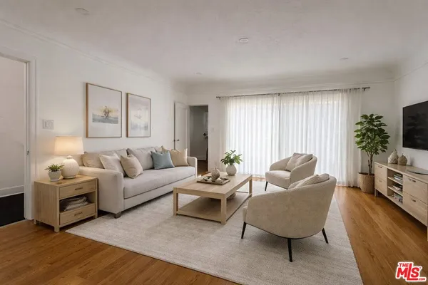 $3,495 | 856 South Gramercy Place, Los Angeles, CA 90005