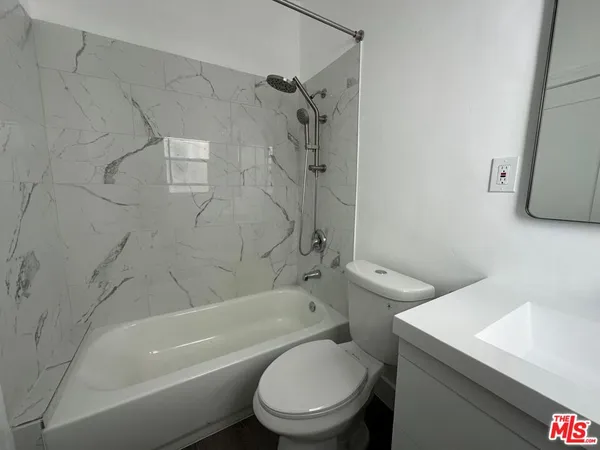 $3,495 | 856 South Gramercy Place, Los Angeles, CA 90005