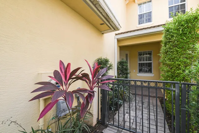 a view of entryway with flower plants