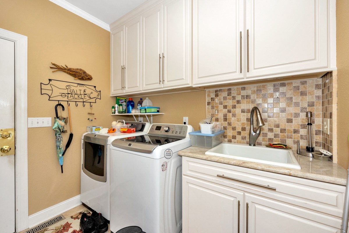 332 Riverfront Road Rogersville, AL 35652 - Photo 29 of 52 a view of washer and dryer with kitchen in the background