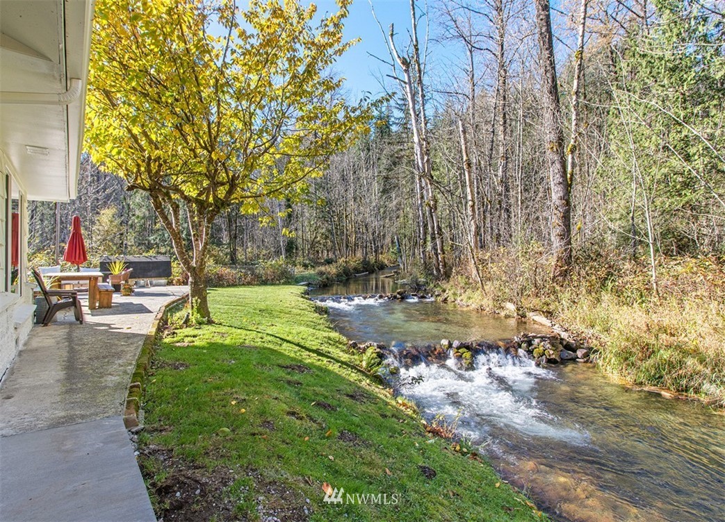 46020 Southeast Edgewick Road North Bend, WA 98045 - Photo 22 of 24 a view of yard with swimming pool