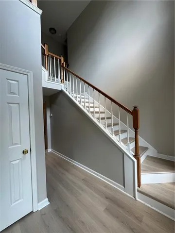 a view of entryway with a window
