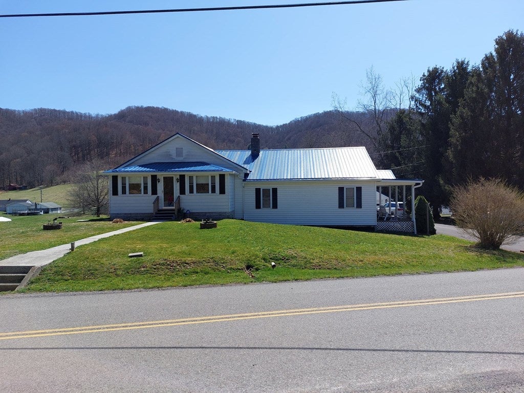 3604 Abbs Valley Road Bluefield, VA 24605 - Photo 4 of 31 Gallery Image 4