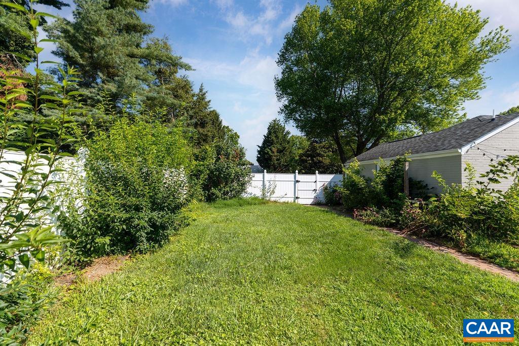 218 Robin Road Waynesboro, VA 22980 - Photo 12 of 40 Gallery Image 12