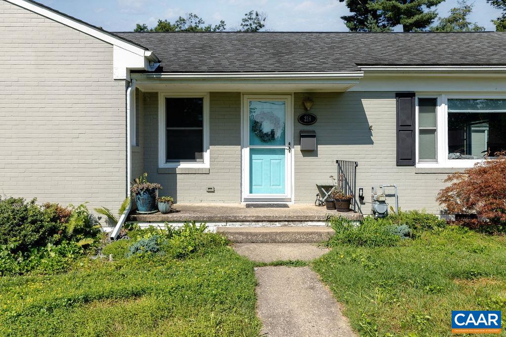 218 Robin Road Waynesboro, VA 22980 - Photo 2 of 40 Gallery Image 2