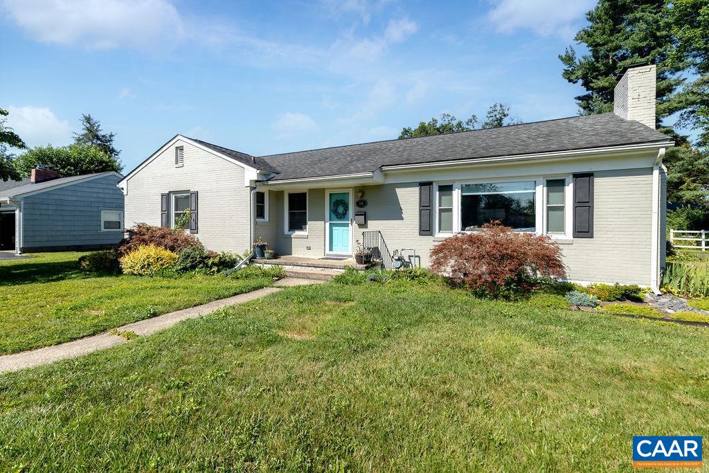 218 Robin Road Waynesboro, VA 22980 - Photo 3 of 40 Gallery Image 3