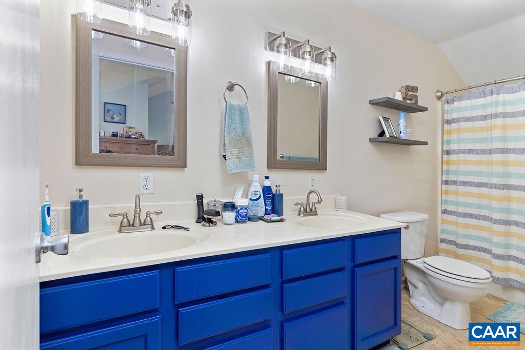 218 Robin Road Waynesboro, VA 22980 - Photo 32 of 40 Gallery Image 32