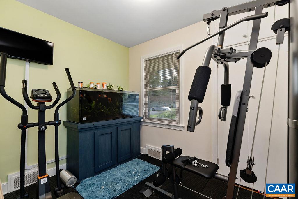 218 Robin Road Waynesboro, VA 22980 - Photo 39 of 40 Gallery Image 39