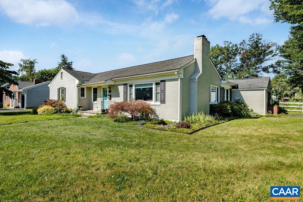 218 Robin Road Waynesboro, VA 22980 - Photo 5 of 40 Gallery Image 5