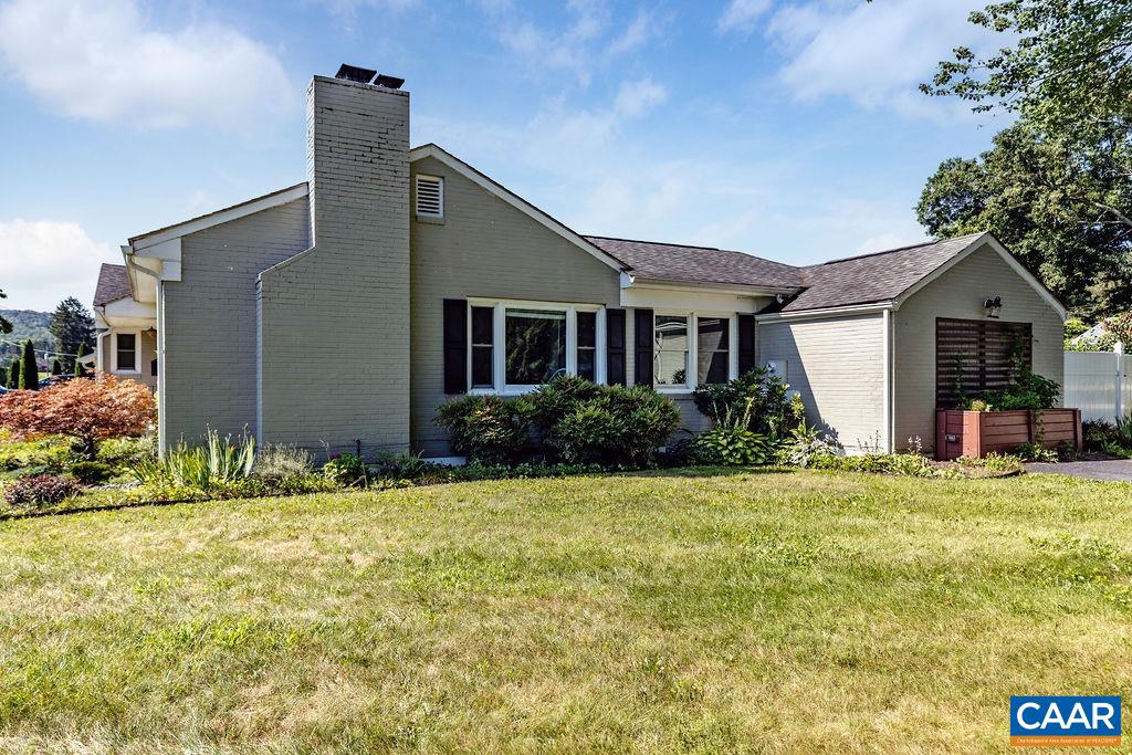 218 Robin Road Waynesboro, VA 22980 - Photo 6 of 40 Gallery Image 6