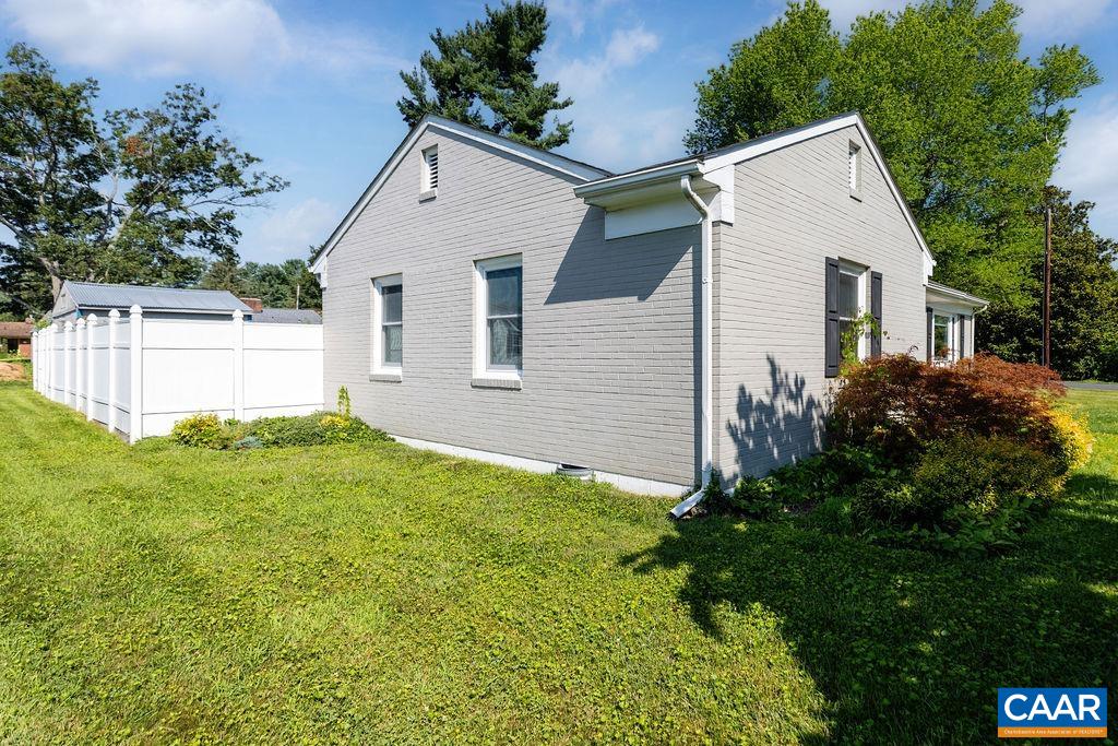 218 Robin Road Waynesboro, VA 22980 - Photo 7 of 40 Gallery Image 7