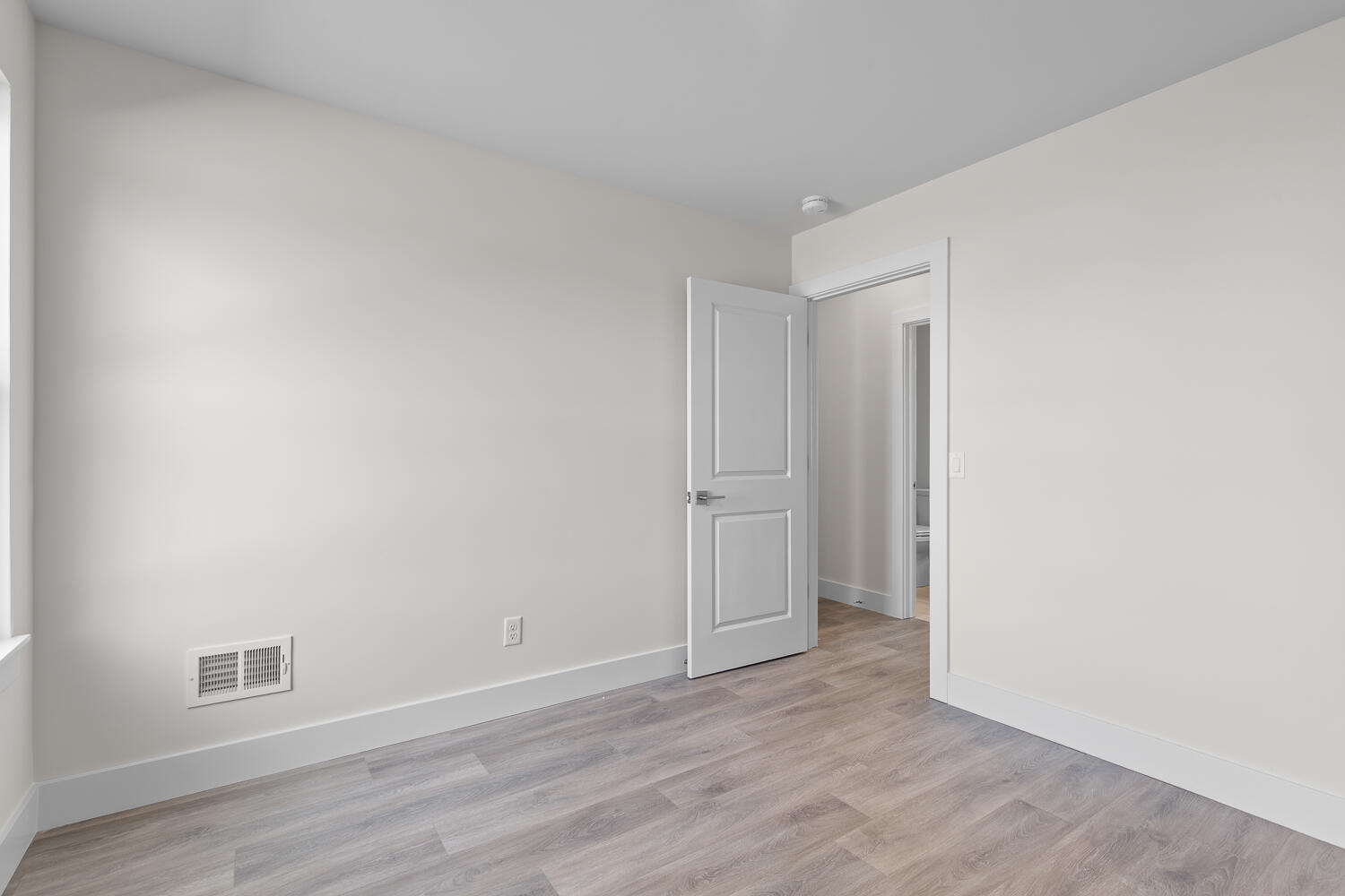 2511 Clinton Way Jackson, MI 49201 - Photo 15 of 37 2020 Green Acres Dr - 1010