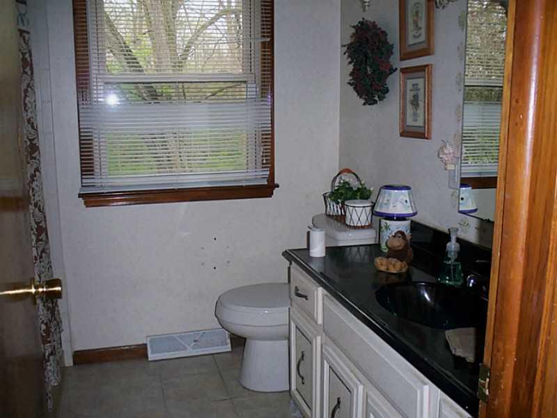 8325 Dix Road Indianapolis, IN 46259 - Photo 8 of 20 Gallery Image 8