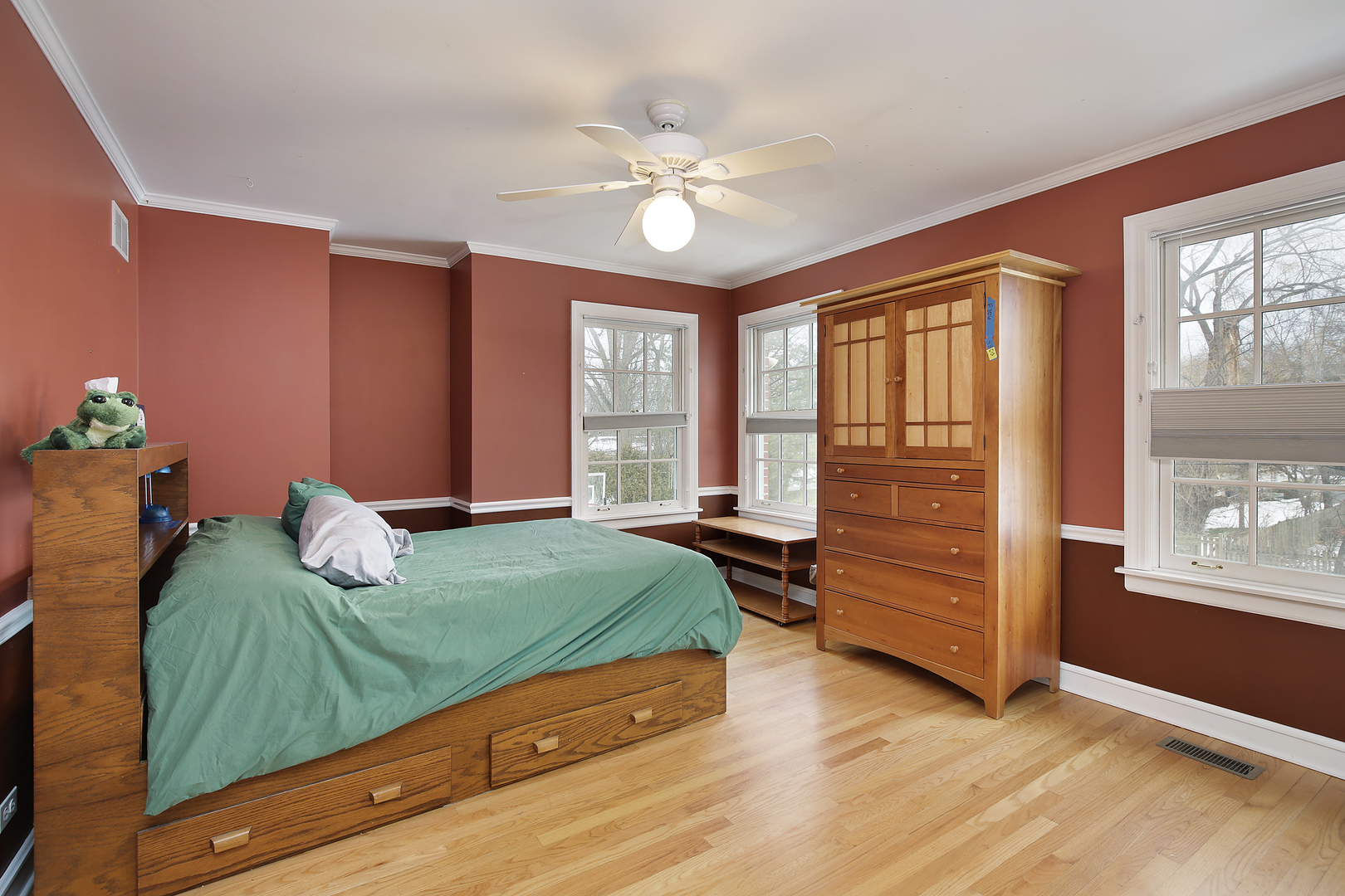 917 Oxford Road Deerfield, IL 60015 - Photo 14 of 19 a bedroom with a large bed and a window