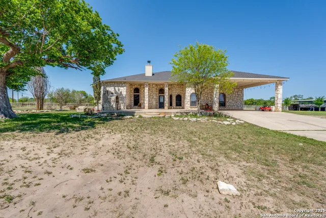 $1,900,000 | 10023 Farm To Market 1303, Floresville, TX 78114