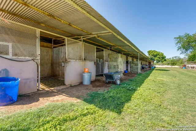 $1,900,000 | 10023 Farm To Market 1303, Floresville, TX 78114