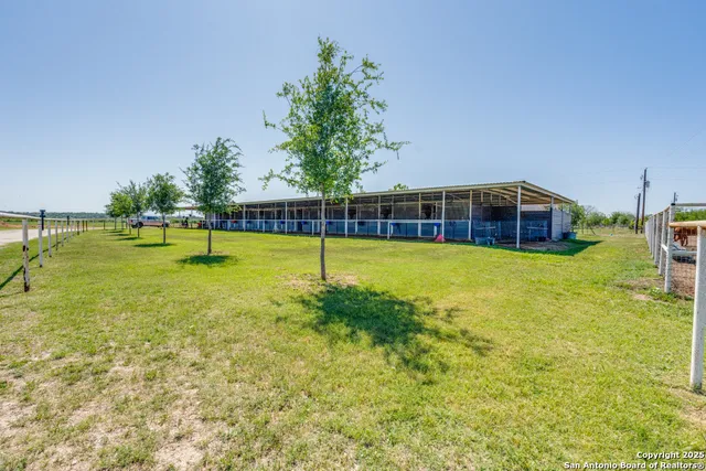 $1,900,000 | 10023 Farm To Market 1303, Floresville, TX 78114