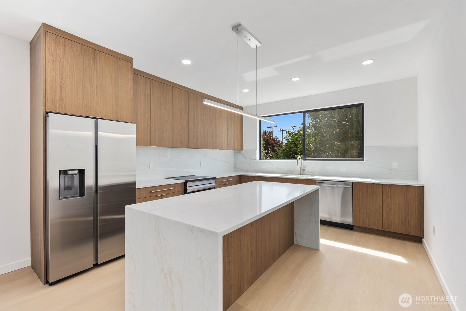 3945 South Morgan Street Seattle, WA 98118 - Photo 4 of 40 Gallery Image 4