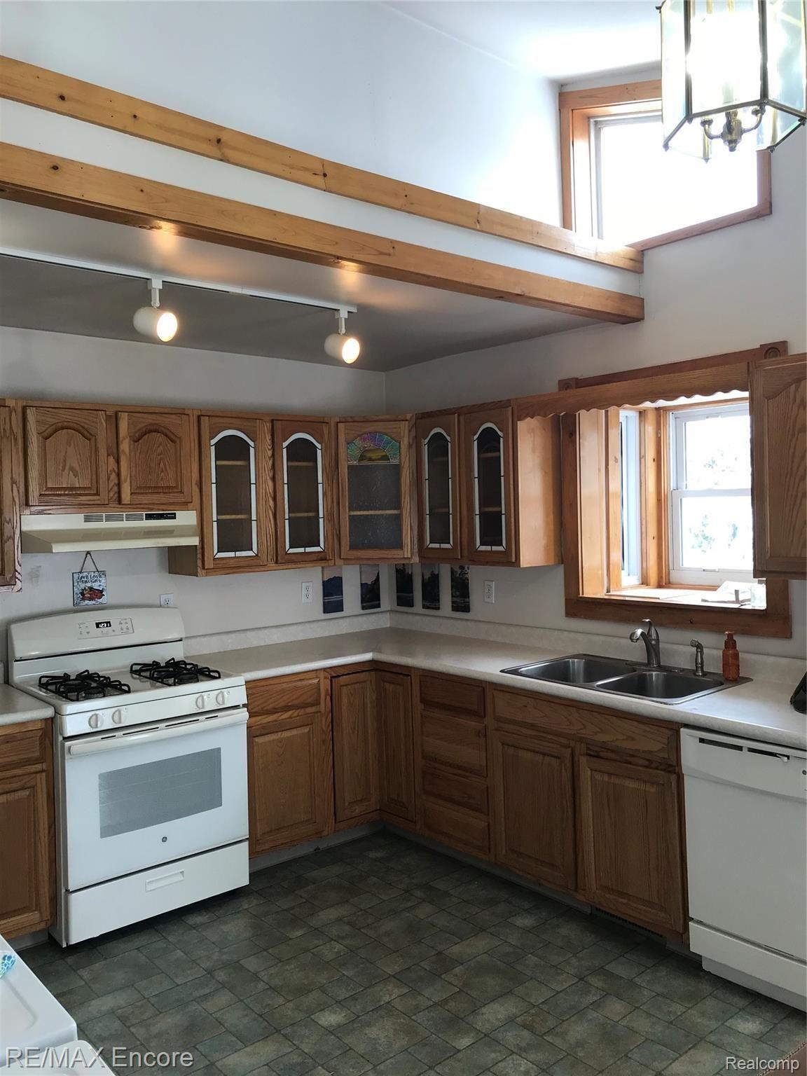7352 Peet Road Chesaning, MI 48616 - Photo 12 of 50 Beautiful vaulted ceilings and wood details