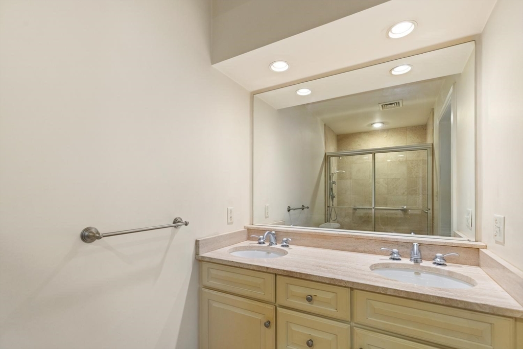 196 Main Street, Unit 1 Gloucester, MA 01930 - Photo 20 of 36