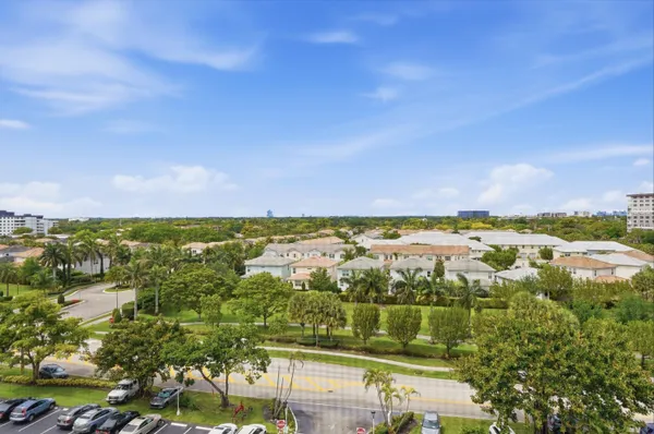 $165,000 | 4330 Hillcrest Drive, Unit 804, Hollywood, FL 33021