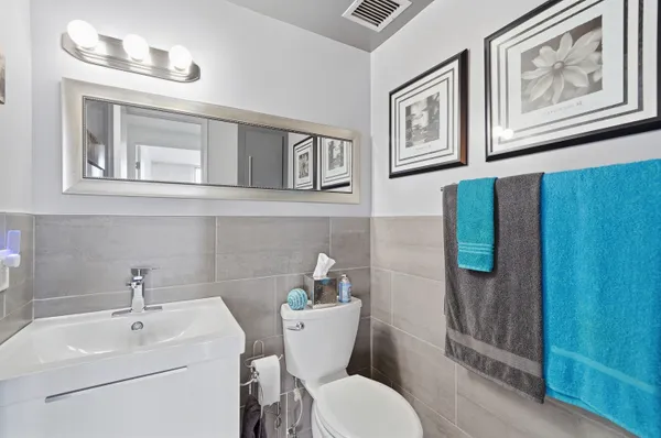 $165,000 | 4330 Hillcrest Drive, Unit 804, Hollywood, FL 33021