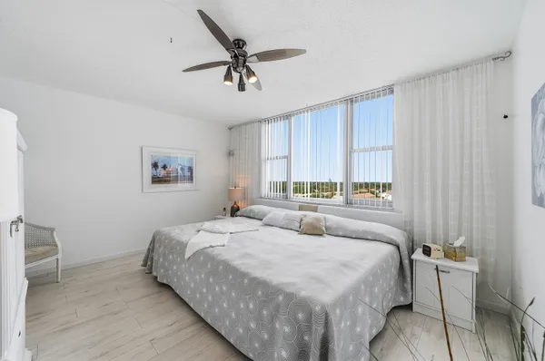 $165,000 | 4330 Hillcrest Drive, Unit 804, Hollywood, FL 33021