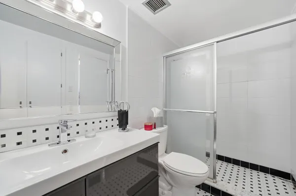 $165,000 | 4330 Hillcrest Drive, Unit 804, Hollywood, FL 33021