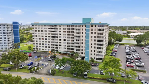 $165,000 | 4330 Hillcrest Drive, Unit 804, Hollywood, FL 33021