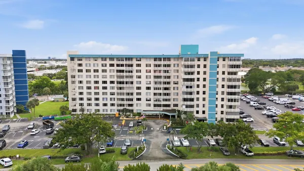 $165,000 | 4330 Hillcrest Drive, Unit 804, Hollywood, FL 33021