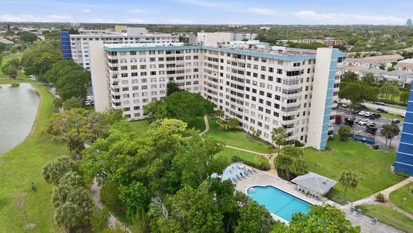$165,000 | 4330 Hillcrest Drive, Unit 804, Hollywood, FL 33021