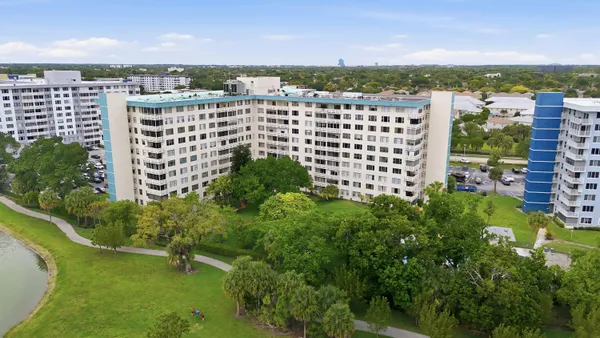 $165,000 | 4330 Hillcrest Drive, Unit 804, Hollywood, FL 33021