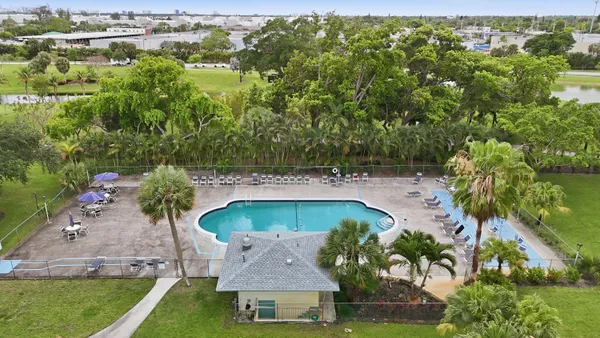 $165,000 | 4330 Hillcrest Drive, Unit 804, Hollywood, FL 33021