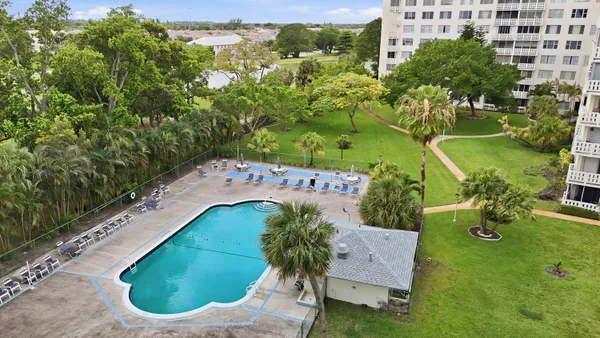 $165,000 | 4330 Hillcrest Drive, Unit 804, Hollywood, FL 33021