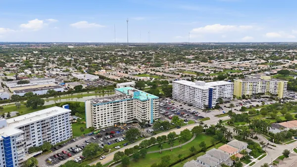 $165,000 | 4330 Hillcrest Drive, Unit 804, Hollywood, FL 33021