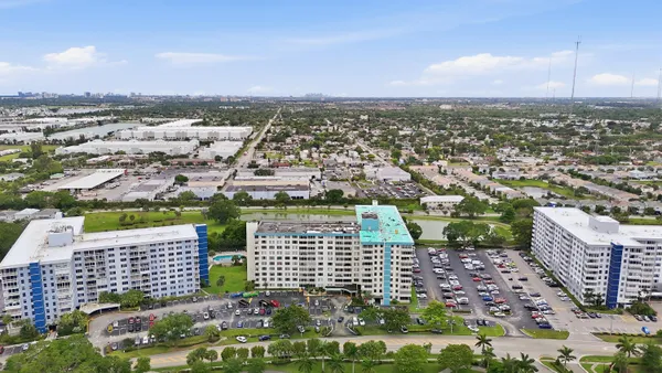 $165,000 | 4330 Hillcrest Drive, Unit 804, Hollywood, FL 33021