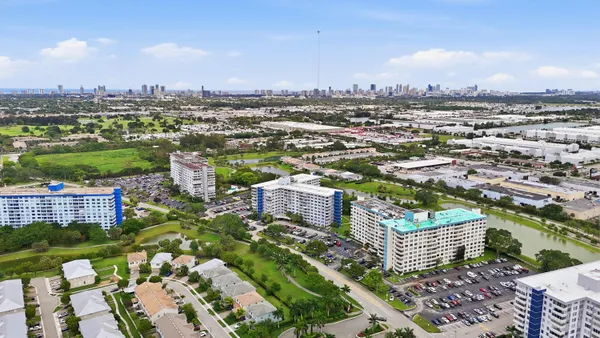 $165,000 | 4330 Hillcrest Drive, Unit 804, Hollywood, FL 33021