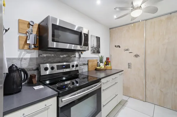 $165,000 | 4330 Hillcrest Drive, Unit 804, Hollywood, FL 33021